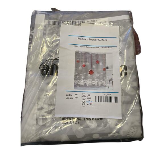 PREIUM SHOWER CURTAIN CHRISTMAS BALLS AND SNOWFLAKES WIDTH 69' LENGTH 70' - Picture 1 of 4